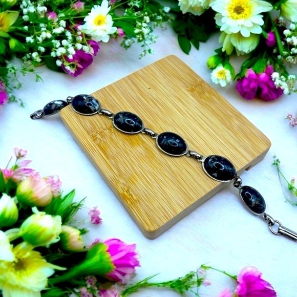 VINTAGE SILVERTONE BRACELET WITH FAUX CABOCHON - Picture 1 of 3